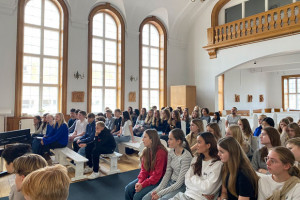 Besøg af overlevende elever fra Jeanne d'Arc-skolen