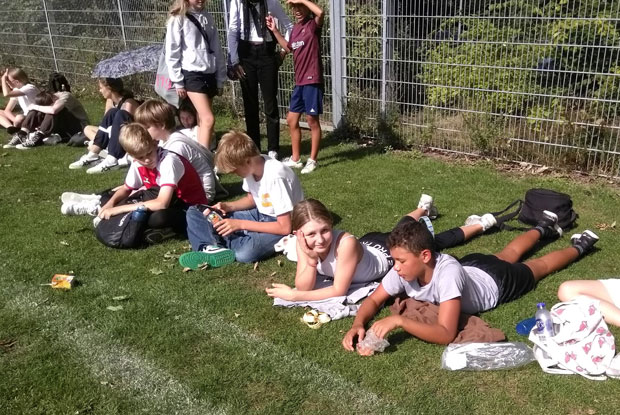 8i celebrate their victory