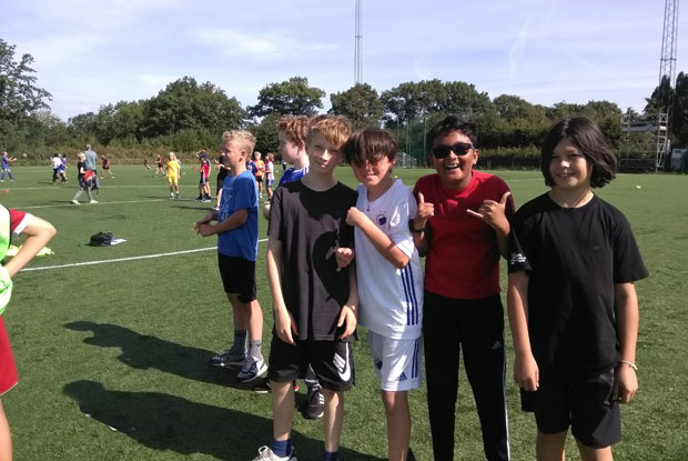 6i boys about to play tårnbold